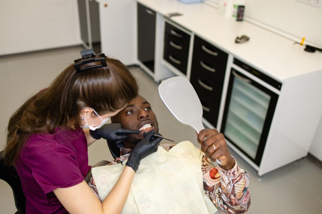 cuánto tiempo tarda en sanar un implante dental